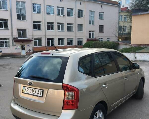 Бежевый Киа Каренс, объемом двигателя 2 л и пробегом 391 тыс. км за 5150 $, фото 5 на Automoto.ua