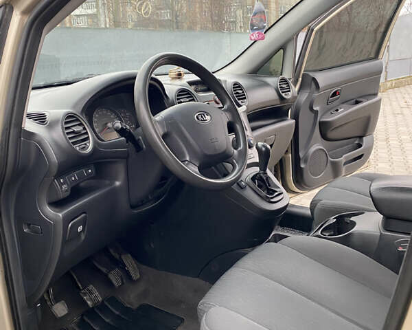 Бежевый Киа Каренс, объемом двигателя 1.98 л и пробегом 195 тыс. км за 6300 $, фото 14 на Automoto.ua