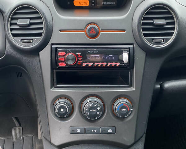 Бежевый Киа Каренс, объемом двигателя 1.98 л и пробегом 195 тыс. км за 6300 $, фото 9 на Automoto.ua