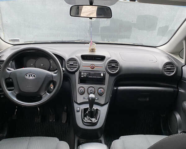 Бежевый Киа Каренс, объемом двигателя 1.98 л и пробегом 195 тыс. км за 6300 $, фото 7 на Automoto.ua