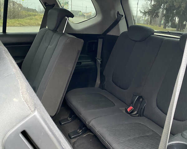 Бежевый Киа Каренс, объемом двигателя 1.98 л и пробегом 195 тыс. км за 6300 $, фото 20 на Automoto.ua