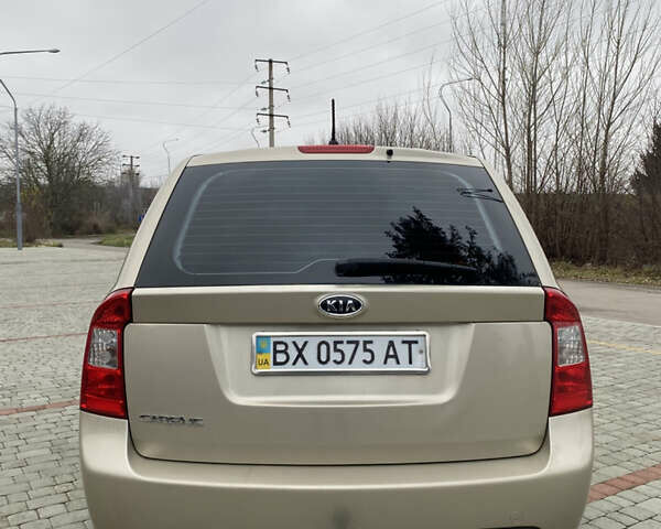 Бежевый Киа Каренс, объемом двигателя 1.98 л и пробегом 195 тыс. км за 6300 $, фото 4 на Automoto.ua
