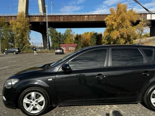 Чорний Кіа Каренс, об'ємом двигуна 1.6 л та пробігом 1 тис. км за 7500 $, фото 9 на Automoto.ua