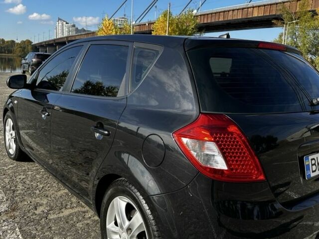 Чорний Кіа Каренс, об'ємом двигуна 1.6 л та пробігом 1 тис. км за 7500 $, фото 7 на Automoto.ua