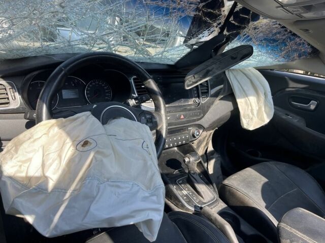 Черный Киа Каренс, объемом двигателя 1.7 л и пробегом 2 тыс. км за 3600 $, фото 3 на Automoto.ua