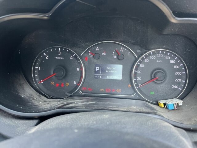 Черный Киа Каренс, объемом двигателя 1.7 л и пробегом 2 тыс. км за 3600 $, фото 4 на Automoto.ua