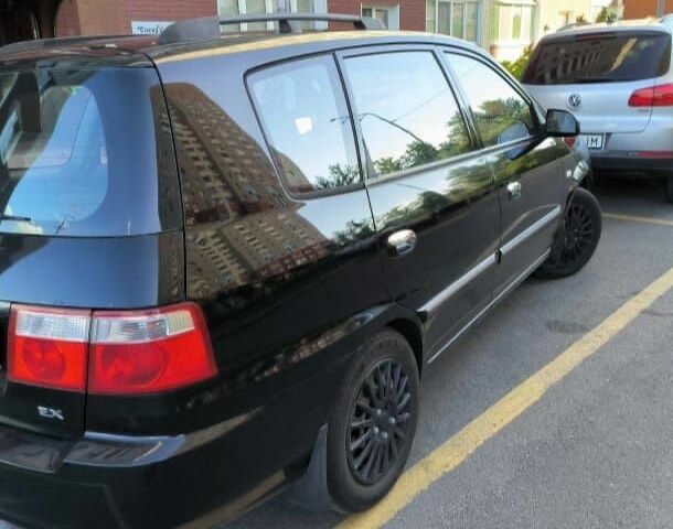 Черный Киа Каренс, объемом двигателя 1.8 л и пробегом 290 тыс. км за 3940 $, фото 5 на Automoto.ua