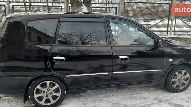 Черный Киа Каренс, объемом двигателя 2 л и пробегом 330 тыс. км за 4500 $, фото 2 на Automoto.ua