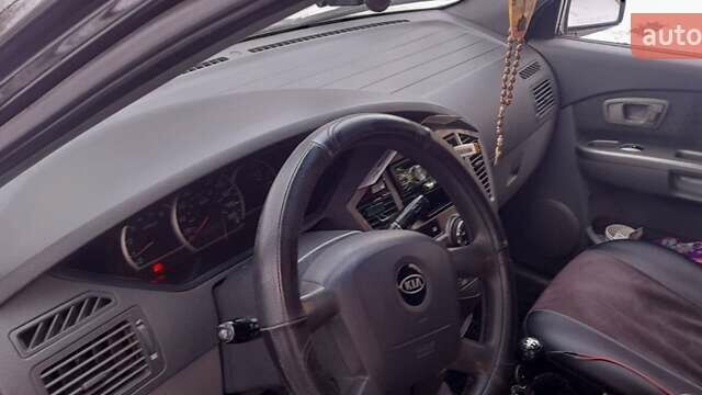 Черный Киа Каренс, объемом двигателя 2 л и пробегом 330 тыс. км за 4500 $, фото 7 на Automoto.ua