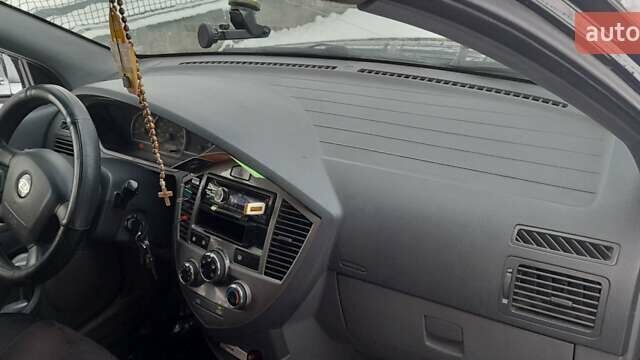 Черный Киа Каренс, объемом двигателя 2 л и пробегом 330 тыс. км за 4500 $, фото 6 на Automoto.ua