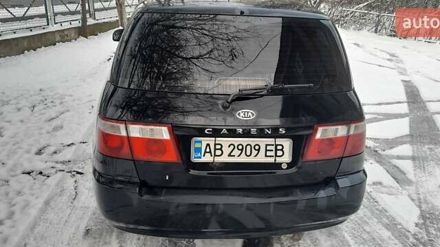 Черный Киа Каренс, объемом двигателя 2 л и пробегом 330 тыс. км за 4500 $, фото 3 на Automoto.ua