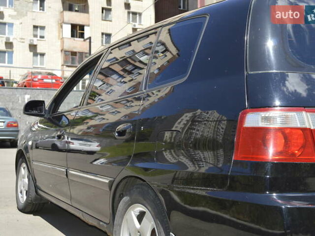 Черный Киа Каренс, объемом двигателя 2 л и пробегом 180 тыс. км за 3800 $, фото 2 на Automoto.ua