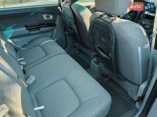 Черный Киа Каренс, объемом двигателя 1.6 л и пробегом 230 тыс. км за 3700 $, фото 14 на Automoto.ua