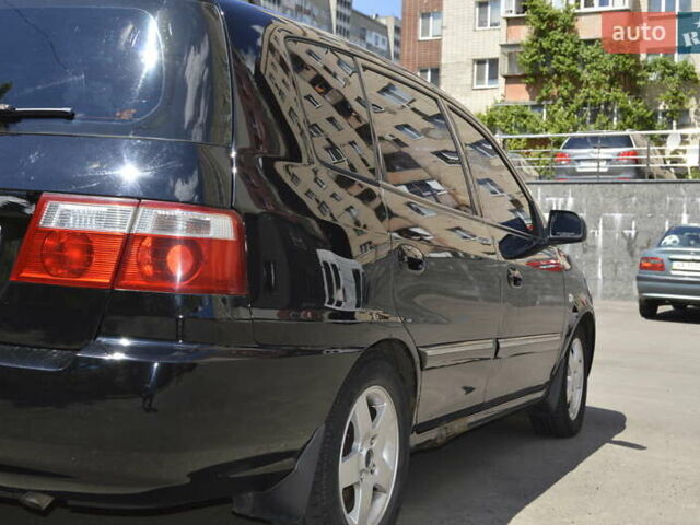 Черный Киа Каренс, объемом двигателя 2 л и пробегом 180 тыс. км за 3800 $, фото 3 на Automoto.ua