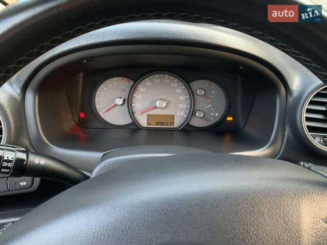 Чорний Кіа Каренс, об'ємом двигуна 2 л та пробігом 199 тис. км за 6400 $, фото 6 на Automoto.ua