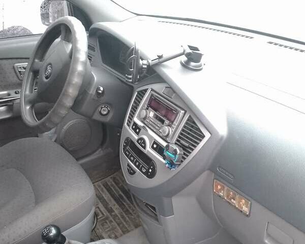 Черный Киа Каренс, объемом двигателя 2 л и пробегом 320 тыс. км за 5830 $, фото 7 на Automoto.ua