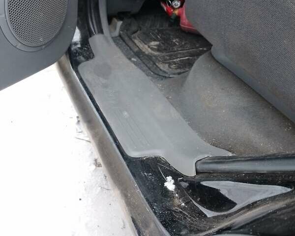 Черный Киа Каренс, объемом двигателя 2 л и пробегом 320 тыс. км за 5830 $, фото 17 на Automoto.ua