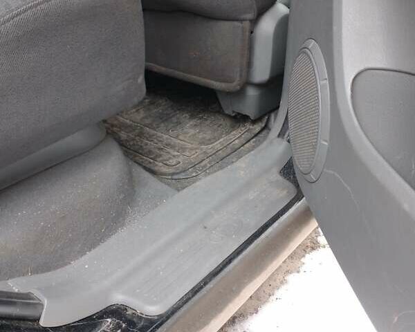 Черный Киа Каренс, объемом двигателя 2 л и пробегом 320 тыс. км за 5830 $, фото 1 на Automoto.ua