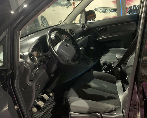 Чорний Кіа Каренс, об'ємом двигуна 2 л та пробігом 199 тис. км за 6400 $, фото 9 на Automoto.ua