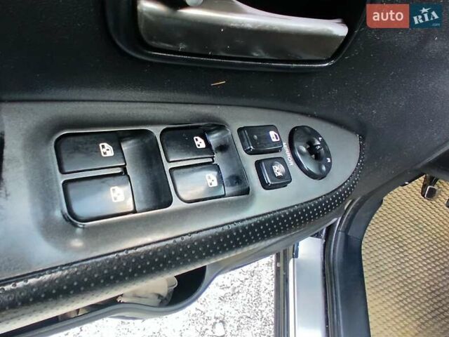 Чорний Кіа Каренс, об'ємом двигуна 2 л та пробігом 265 тис. км за 5800 $, фото 3 на Automoto.ua
