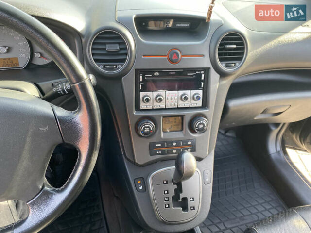 Чорний Кіа Каренс, об'ємом двигуна 2 л та пробігом 229 тис. км за 6900 $, фото 15 на Automoto.ua