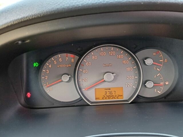 Черный Киа Каренс, объемом двигателя 2 л и пробегом 229 тыс. км за 5200 $, фото 4 на Automoto.ua