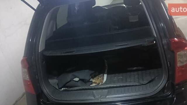 Чорний Кіа Каренс, об'ємом двигуна 2 л та пробігом 265 тис. км за 5800 $, фото 2 на Automoto.ua