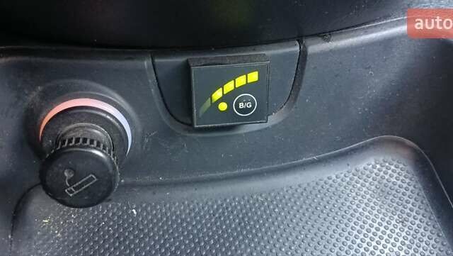 Чорний Кіа Каренс, об'ємом двигуна 2 л та пробігом 265 тис. км за 5800 $, фото 8 на Automoto.ua