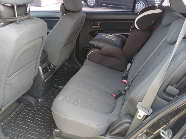 Черный Киа Каренс, объемом двигателя 2 л и пробегом 229 тыс. км за 5200 $, фото 6 на Automoto.ua