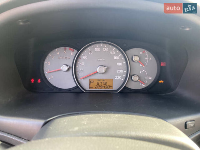 Чорний Кіа Каренс, об'ємом двигуна 2 л та пробігом 229 тис. км за 6900 $, фото 14 на Automoto.ua