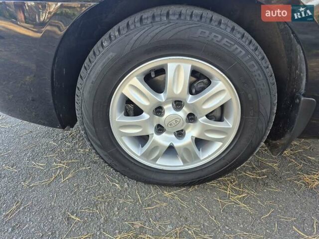 Чорний Кіа Каренс, об'ємом двигуна 2 л та пробігом 88 тис. км за 6450 $, фото 44 на Automoto.ua
