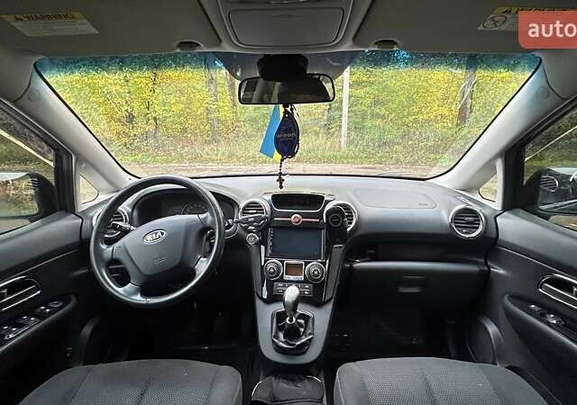 Чорний Кіа Каренс, об'ємом двигуна 2 л та пробігом 207 тис. км за 6500 $, фото 5 на Automoto.ua