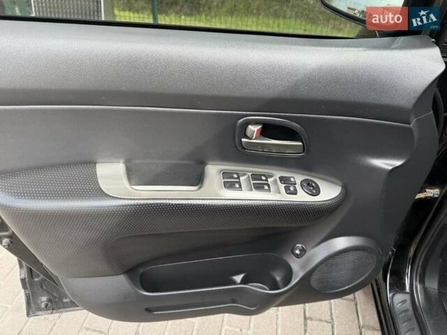 Чорний Кіа Каренс, об'ємом двигуна 2 л та пробігом 260 тис. км за 5950 $, фото 10 на Automoto.ua
