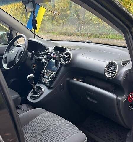 Чорний Кіа Каренс, об'ємом двигуна 2 л та пробігом 207 тис. км за 6500 $, фото 4 на Automoto.ua