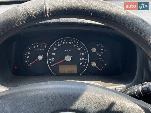 Черный Киа Каренс, объемом двигателя 2 л и пробегом 311 тыс. км за 6700 $, фото 19 на Automoto.ua