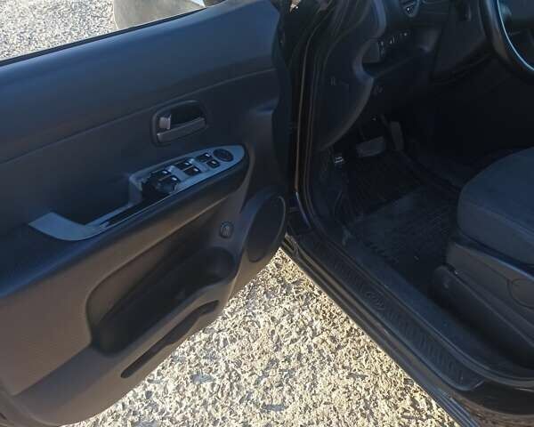 Чорний Кіа Каренс, об'ємом двигуна 2 л та пробігом 234 тис. км за 5500 $, фото 5 на Automoto.ua