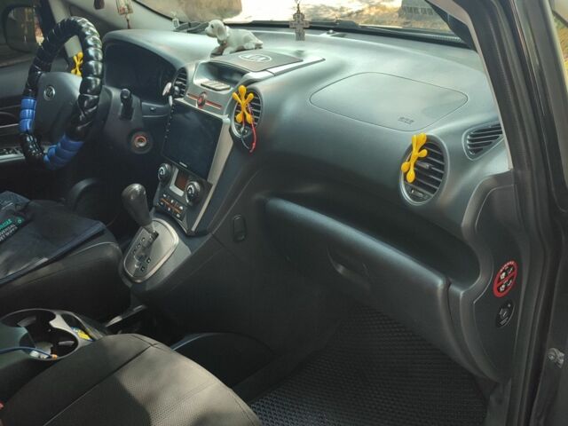 Киа Каренс 2008 в Кривом Роге на Automoto.ua Черный Киа Каренс, объемом двигателя 2 л и пробегом 335 тыс. км за 6300 $, фото 6 на Automoto.ua