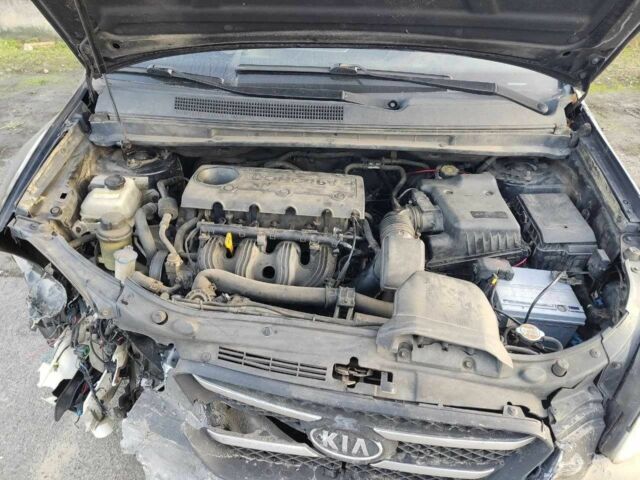 Черный Киа Каренс, объемом двигателя 1.98 л и пробегом 340 тыс. км за 3000 $, фото 2 на Automoto.ua