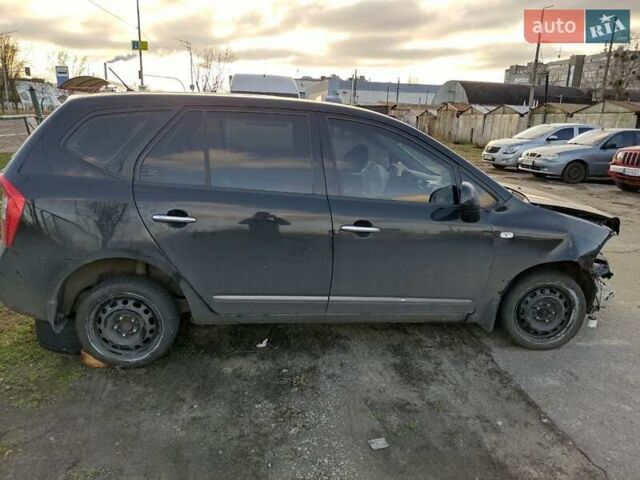 Черный Киа Каренс, объемом двигателя 2 л и пробегом 340 тыс. км за 3000 $, фото 5 на Automoto.ua