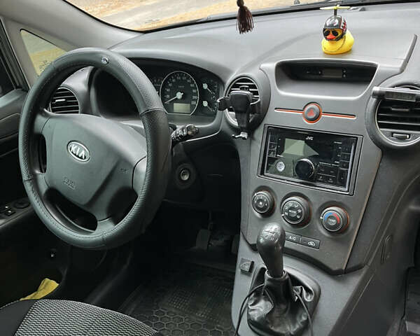 Кіа Каренс 2008 у Харкові на Automoto.ua Чорний Кіа Каренс, об'ємом двигуна 2 л та пробігом 207 тис. км за 7000 $, фото 16 на Automoto.ua