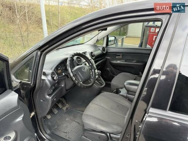 Чорний Кіа Каренс, об'ємом двигуна 2 л та пробігом 260 тис. км за 5950 $, фото 3 на Automoto.ua