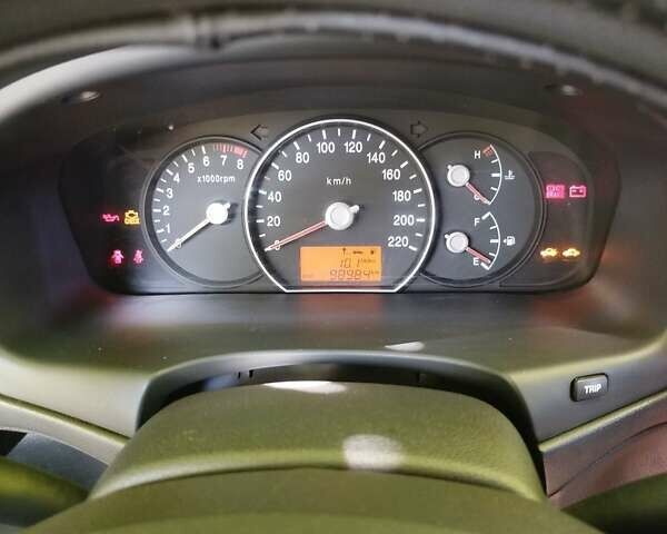 Черный Киа Каренс, объемом двигателя 2 л и пробегом 99 тыс. км за 5500 $, фото 6 на Automoto.ua