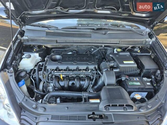 Чорний Кіа Каренс, об'ємом двигуна 2 л та пробігом 88 тис. км за 6450 $, фото 50 на Automoto.ua