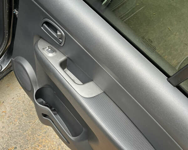 Кіа Каренс 2008 у Харкові на Automoto.ua Чорний Кіа Каренс, об'ємом двигуна 2 л та пробігом 207 тис. км за 7000 $, фото 21 на Automoto.ua
