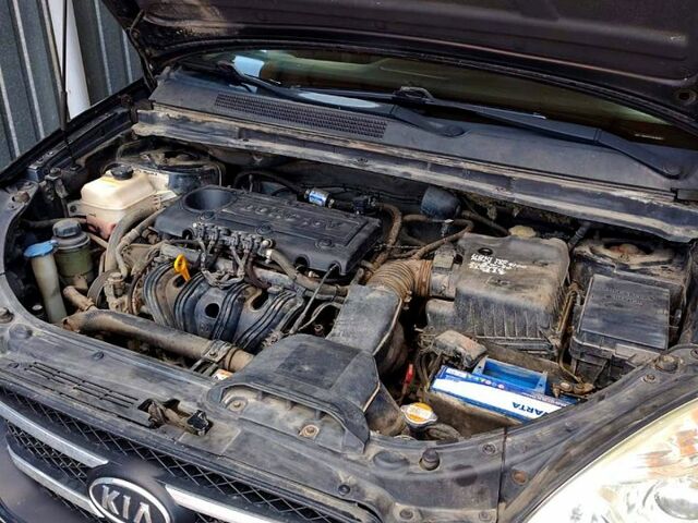 Чорний Кіа Каренс, об'ємом двигуна 2 л та пробігом 223 тис. км за 8300 $, фото 7 на Automoto.ua
