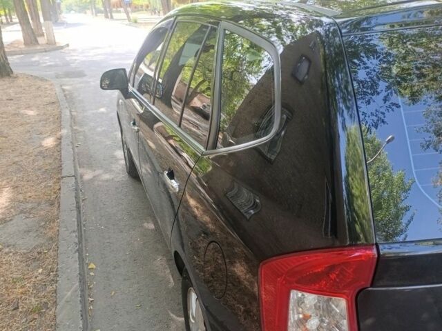 Киа Каренс 2008 в Кривом Роге на Automoto.ua Черный Киа Каренс, объемом двигателя 2 л и пробегом 335 тыс. км за 6300 $, фото 3 на Automoto.ua