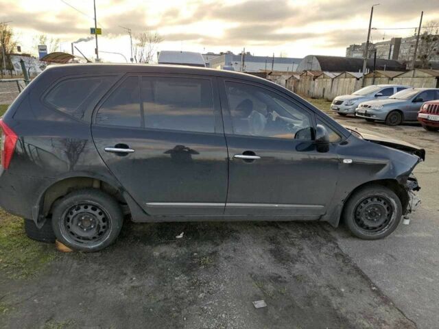 Черный Киа Каренс, объемом двигателя 1.98 л и пробегом 340 тыс. км за 3000 $, фото 5 на Automoto.ua