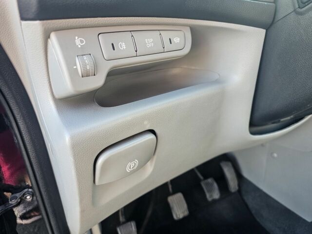 Черный Киа Каренс, объемом двигателя 0 л и пробегом 230 тыс. км за 6900 $, фото 6 на Automoto.ua