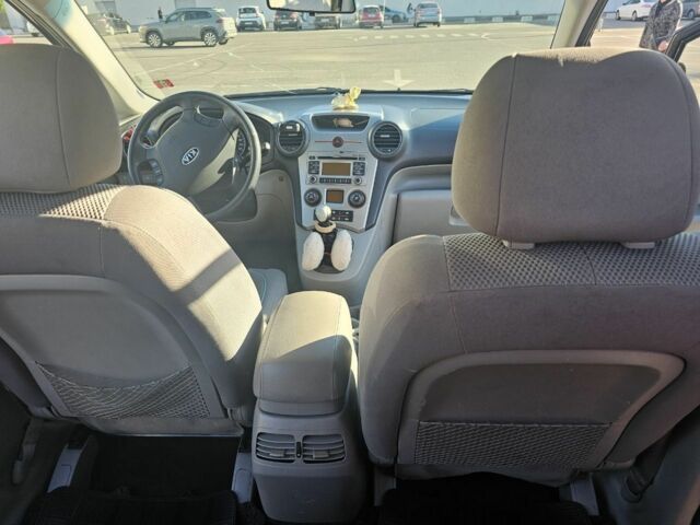 Черный Киа Каренс, объемом двигателя 0 л и пробегом 230 тыс. км за 6900 $, фото 4 на Automoto.ua