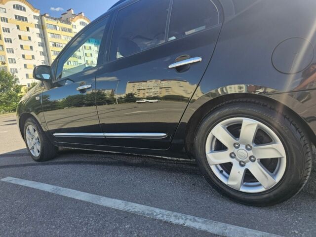 Черный Киа Каренс, объемом двигателя 0 л и пробегом 230 тыс. км за 6900 $, фото 9 на Automoto.ua